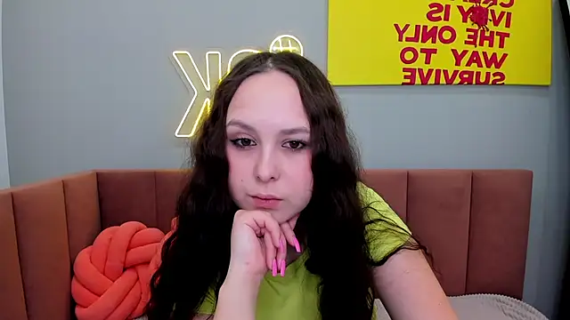 BeatriceReeves online show from June 6, 2026, 1:11 am