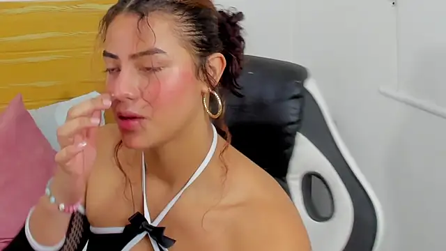 yaya23x online show from January 28, 2025, 12:11 pm