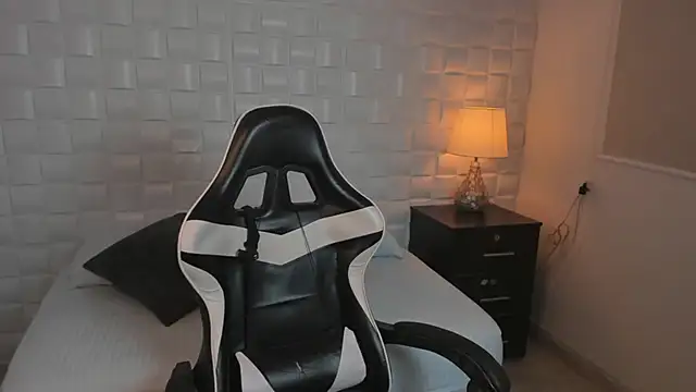 yaya23x online show from March 8, 2025, 2:19 pm