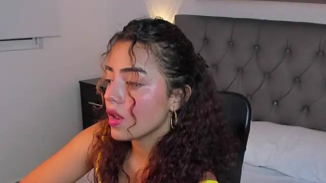 yaya23x online show from February 13, 2025, 7:31 pm