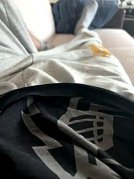 denizli18 online show from November 9, 2025, 12:42 pm