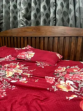 HoneyBearCpl online show from November 1, 2025, 3:39 pm