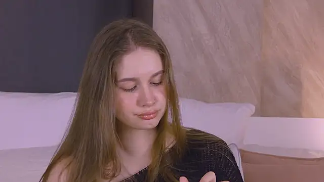 EllieHayes online show from April 9, 2026, 10:05 pm