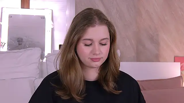 EllieHayes online show from October 17, 2025, 5:26 pm