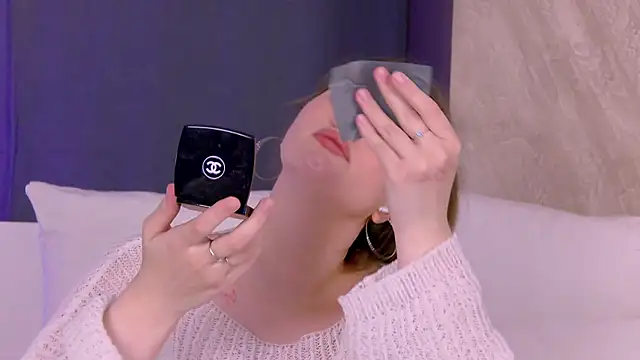 Snapshot of EllieHayes chatting on July 1, 2026, 9:15 pm EllieHayes online show from July 1, 2026, 9:15 pm