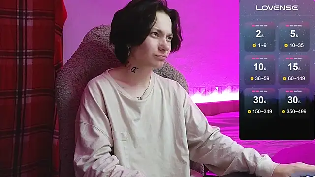 esajukyy online show from September 14, 2025, 2:28 pm