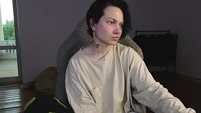 esajukyy online show from June 12, 2026, 2:48 pm
