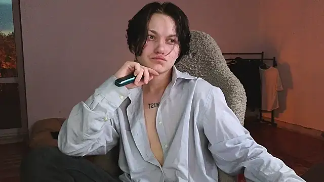 esajukyy online show from June 27, 2026, 4:02 pm