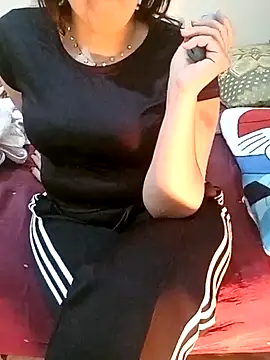 ShadiaStar online show from March 18, 2025, 7:33 pm