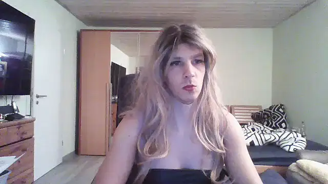 Kinky-Kristina online show from October 3, 2025, 8:32 pm