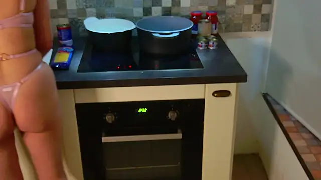 Snapshot of Aleniia10 chatting on February 5, 2026, 4:47 pm Aleniia10 online show from February 5, 2026, 4:47 pm