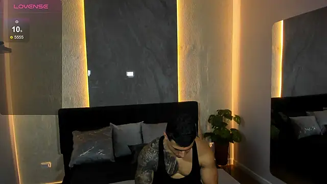 Snapshot of Flynn_Riider chatting on June 12, 2026, 5:43 pm Flynn Riider online show from June 12, 2026, 5:43 pm