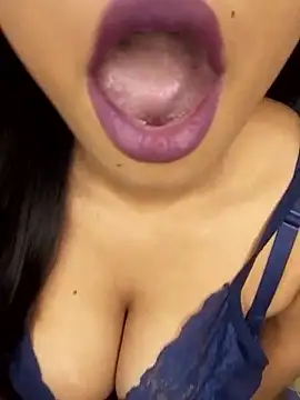 hinaa khan online show from January 8, 2026, 6:03 pm