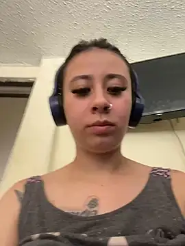 Zoee t online show from February 6, 2025, 6:35 pm