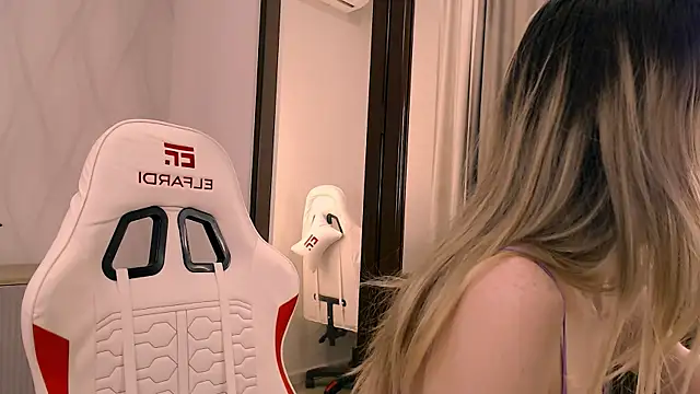 Babby Rabbit online show from December 18, 2025, 1:26 pm