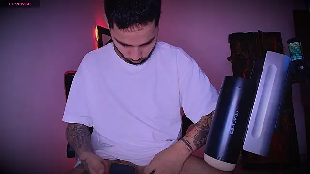 Junihn0 online show from December 21, 2025, 7:04 pm