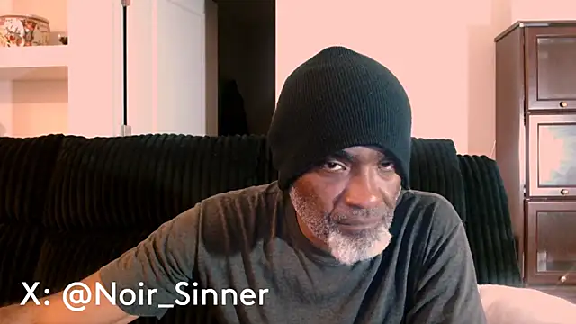 Snapshot of sinnernoir chatting on June 17, 2026, 4:01 am sinnernoir online show from June 17, 2026, 4:01 am