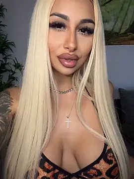 GoldenAmber online show from September 19, 2025, 10:36 pm