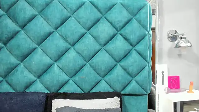 PENELOPELEWISs online show from October 4, 2025, 7:59 pm