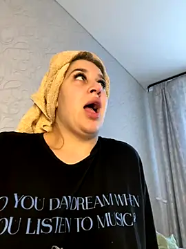 VikiDemi online show from October 1, 2025, 1:37 pm