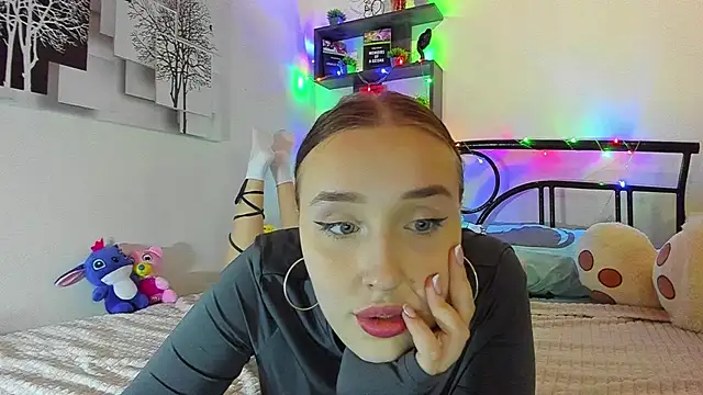 LinaTruly online show from March 13, 2026, 9:53 pm