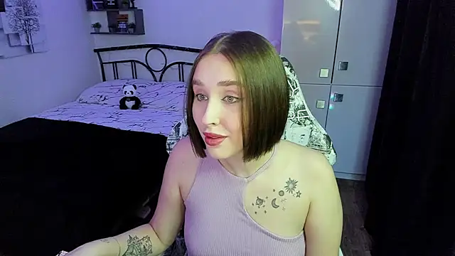 LinaTruly online show from November 24, 2025, 8:53 pm