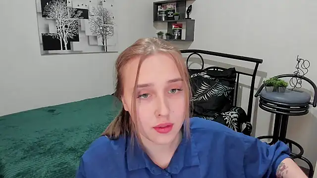 LinaTruly online show from March 4, 2025, 11:22 pm