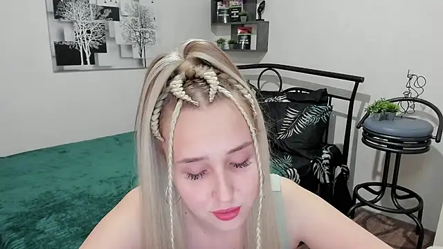 LinaTruly online show from February 26, 2025, 8:58 pm