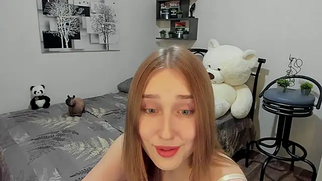 LinaTruly online show from March 14, 2025, 8:49 pm