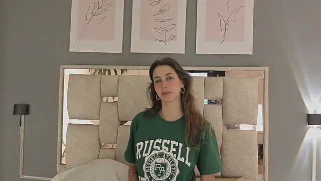 jolie lov online show from November 1, 2025, 1:38 pm