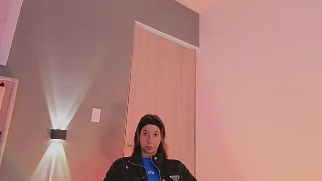 jolie lov online show from September 18, 2025, 1:03 pm