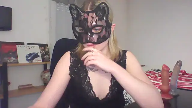 Snapshot of Cat_Valentina chatting on March 20, 2025, 5:47 pm Cat Valentina online show from March 20, 2025, 5:47 pm