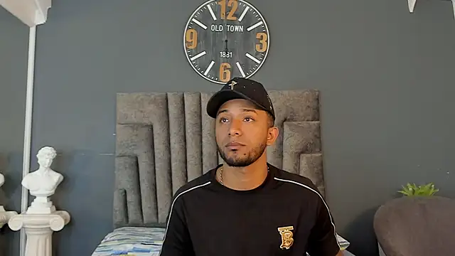 Snapshot of Robin_Rief chatting on May 16, 2026, 7:24 pm Robin Rief online show from May 16, 2026, 7:24 pm