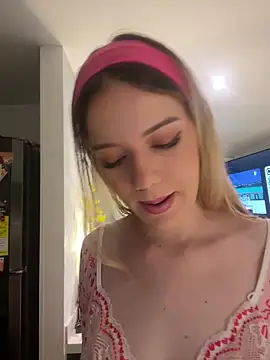 NicoleCut online show from November 7, 2025, 10:42 am