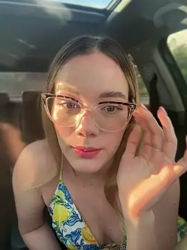 NicoleCut online show from April 29, 2026, 10:05 pm
