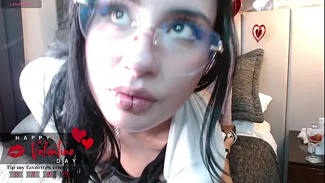 mia saintt online show from February 15, 2025, 3:39 pm