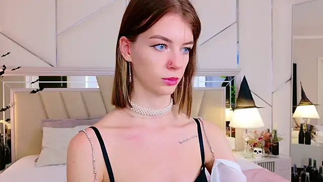 MeganMour online show from November 1, 2025, 5:07 pm