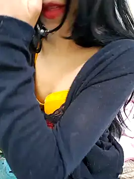 Snapshot of Linda-53 chatting on January 15, 2025, 12:30 am Linda-53 online show from January 15, 2025, 12:30 am