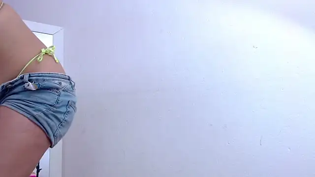 Snapshot of KYOO_LENOXX chatting on March 14, 2025, 11:01 am KYOO LENOXX online show from March 14, 2025, 11:01 am