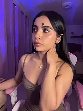 Emily-14 online show from July 16, 2026, 4:53 am