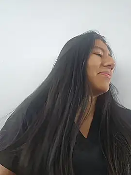 CarlaAlvez online show from April 23, 2026, 8:43 pm