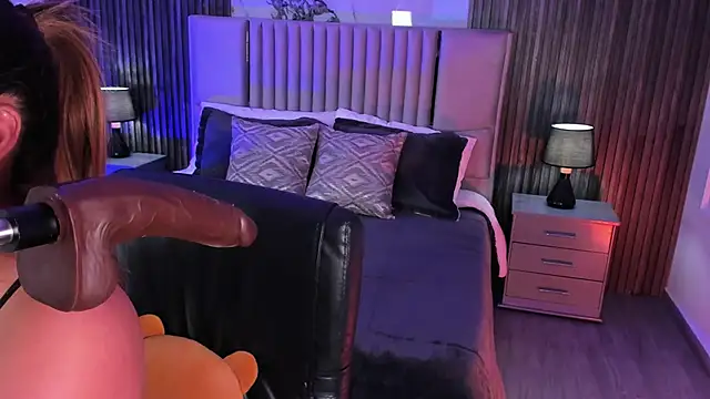 Lillyortiz online show from June 13, 2026, 8:07 pm