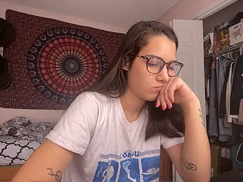 naughtynadia0502 online show from March 4, 2025, 2:53 pm