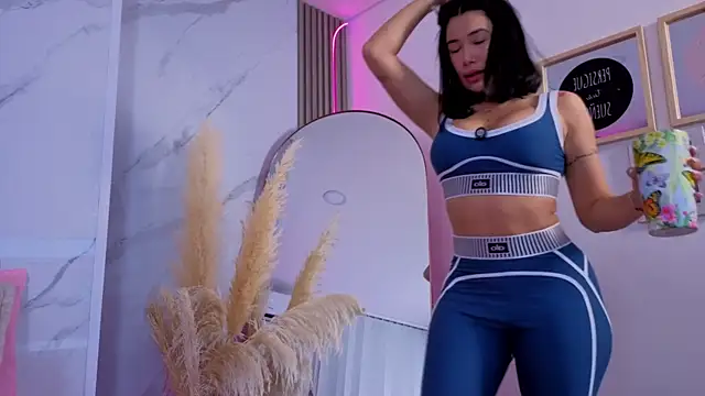 Chlooee   online show from October 24, 2025, 6:29 pm