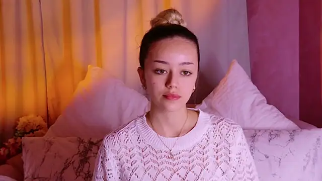 STELLA RICH online show from September 24, 2025, 9:43 pm