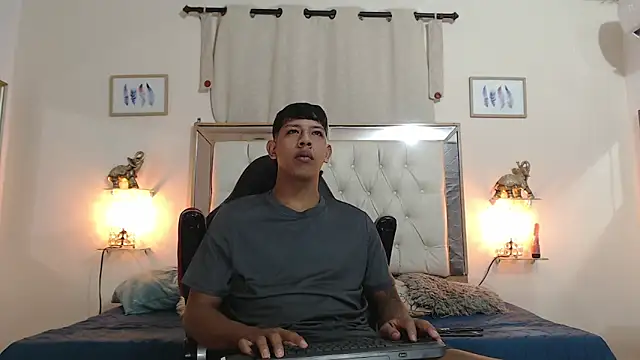 mr stiven  online show from September 9, 2025, 2:43 am