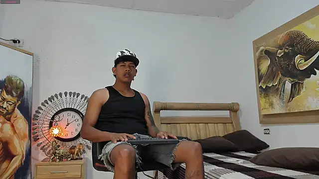 mr stiven  online show from May 5, 2026, 2:47 am
