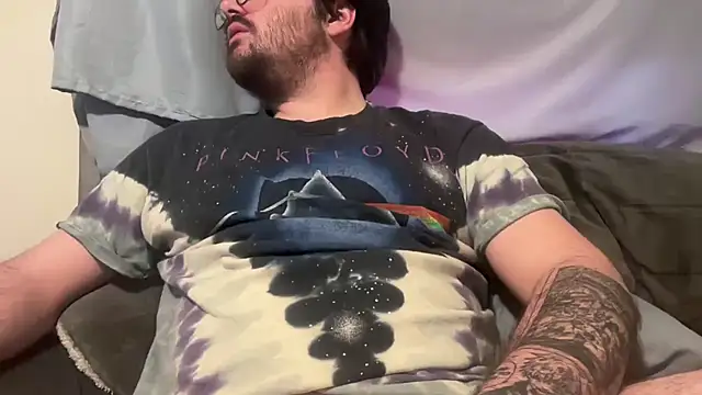 underthesun16 online show from April 21, 2026, 4:13 pm