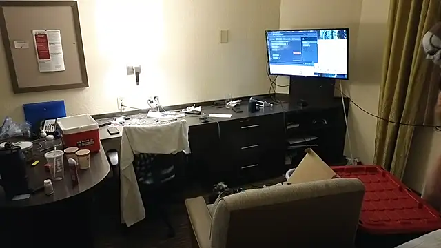 Twowellshapedheads online show from September 10, 2025, 5:28 am