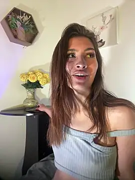 Snapshot of LuneObscure chatting on March 7, 2025, 5:18 am LuneObscure online show from March 7, 2025, 5:18 am